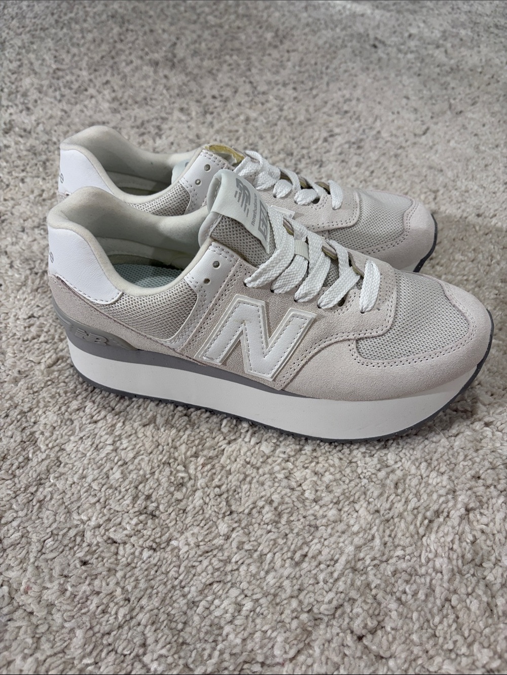 New Balance Women’s Off-White and Light Gray Platform Sneakers Size 8.5